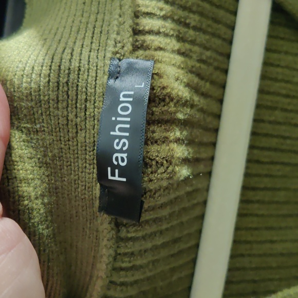 Chunky Knit Green Sweater size Large - Picture 10 of 10